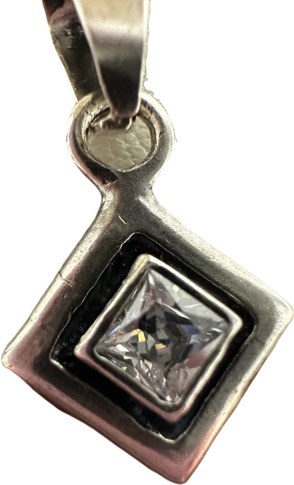 srebrna-urzekajaca-zawieszkawisiorek-romb-z-cyrkonia-11g-niepodleglosci-18-wschowa-kamp