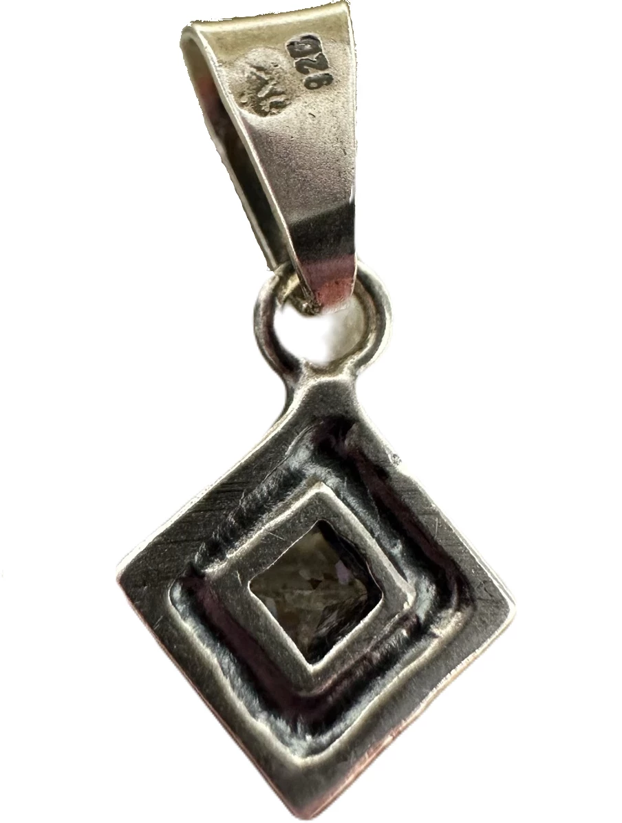 srebrna-urzekajaca-zawieszkawisiorek-romb-z-cyrkonia-11g-stan-11323-2