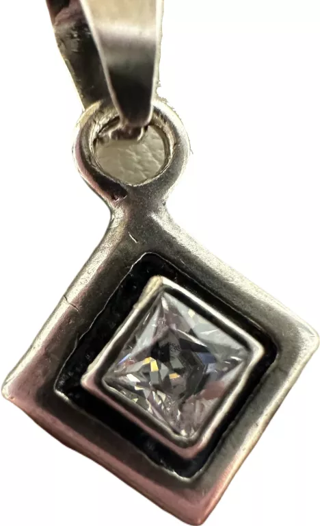 srebrna-urzekajaca-zawieszkawisiorek-romb-z-cyrkonia-11g-niepodleglosci-18-wschowa-kamp