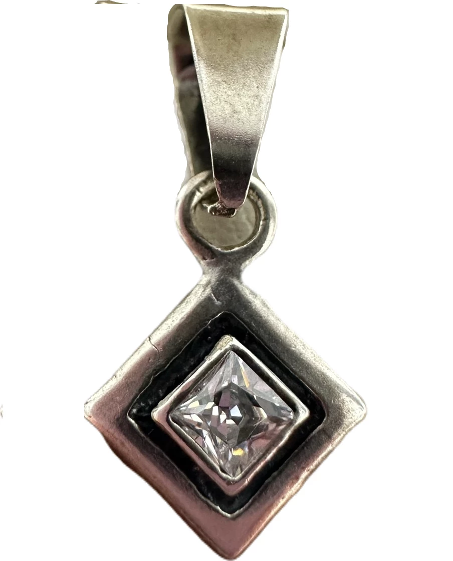 srebrna-urzekajaca-zawieszkawisiorek-romb-z-cyrkonia-11g-material-15835-4