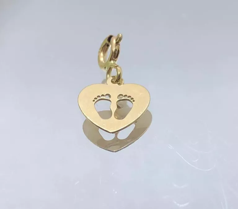 ZŁOTA ZAWIESZKA CHARMS STÓPKI W SERCU 585