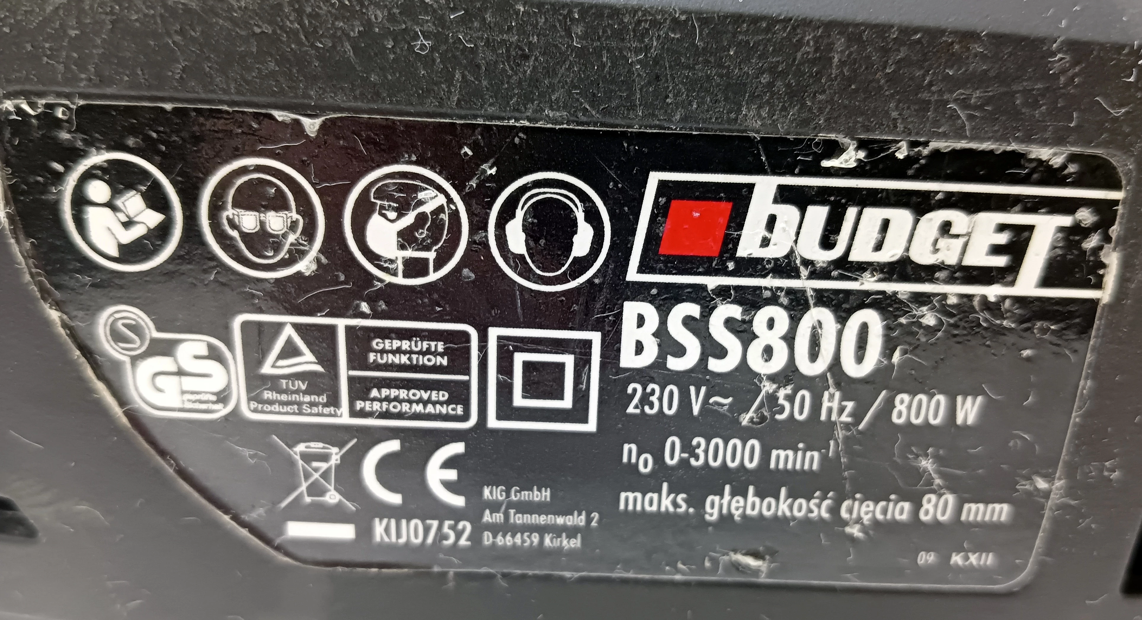 wyrzynarka-budget-bss800-walizka-zasilanie-sieciowe