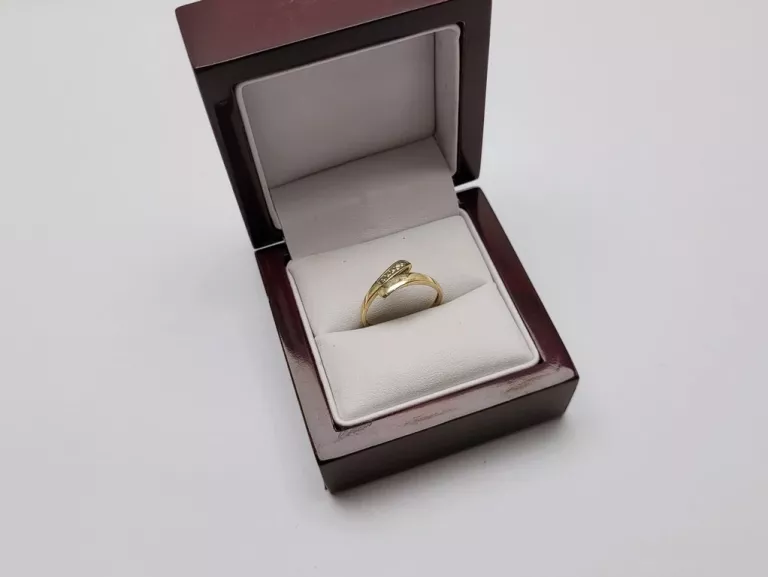 zloty-pierscionek-z-cyrkoniami-172g-pr585-roz16-stan-11323-2