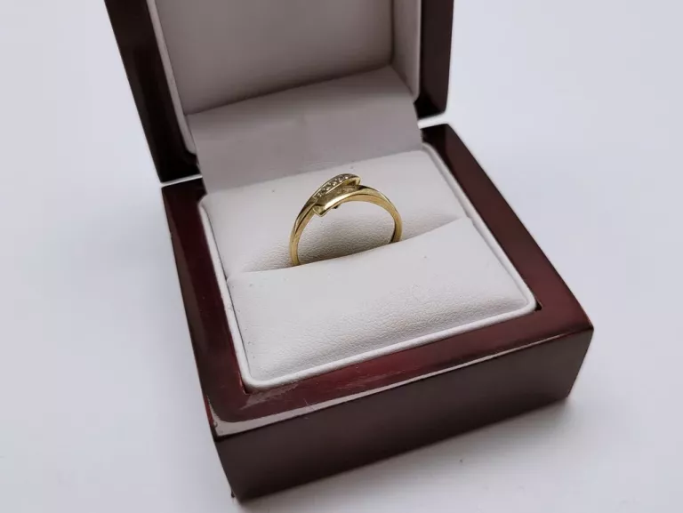 zloty-pierscionek-z-cyrkoniami-172g-pr585-roz16-ean-gtin-5903772057973