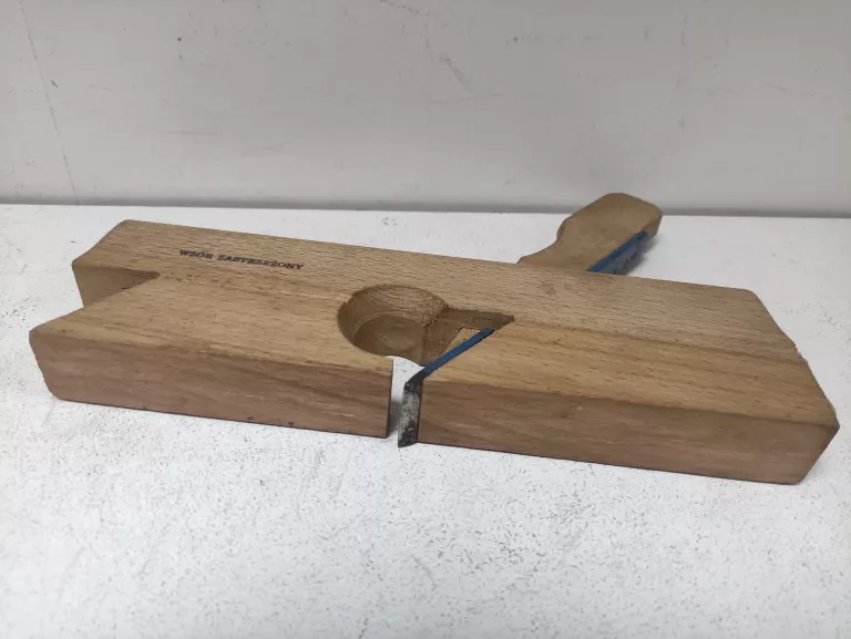 STRUG KĄTNIK 240 X 30 MM NÓŻ 30 MM 11A230