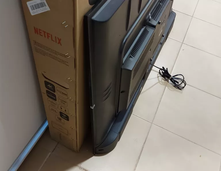 telewizor-selecline-50s211-komplet-pf-smart-tv-inny-system-producenta