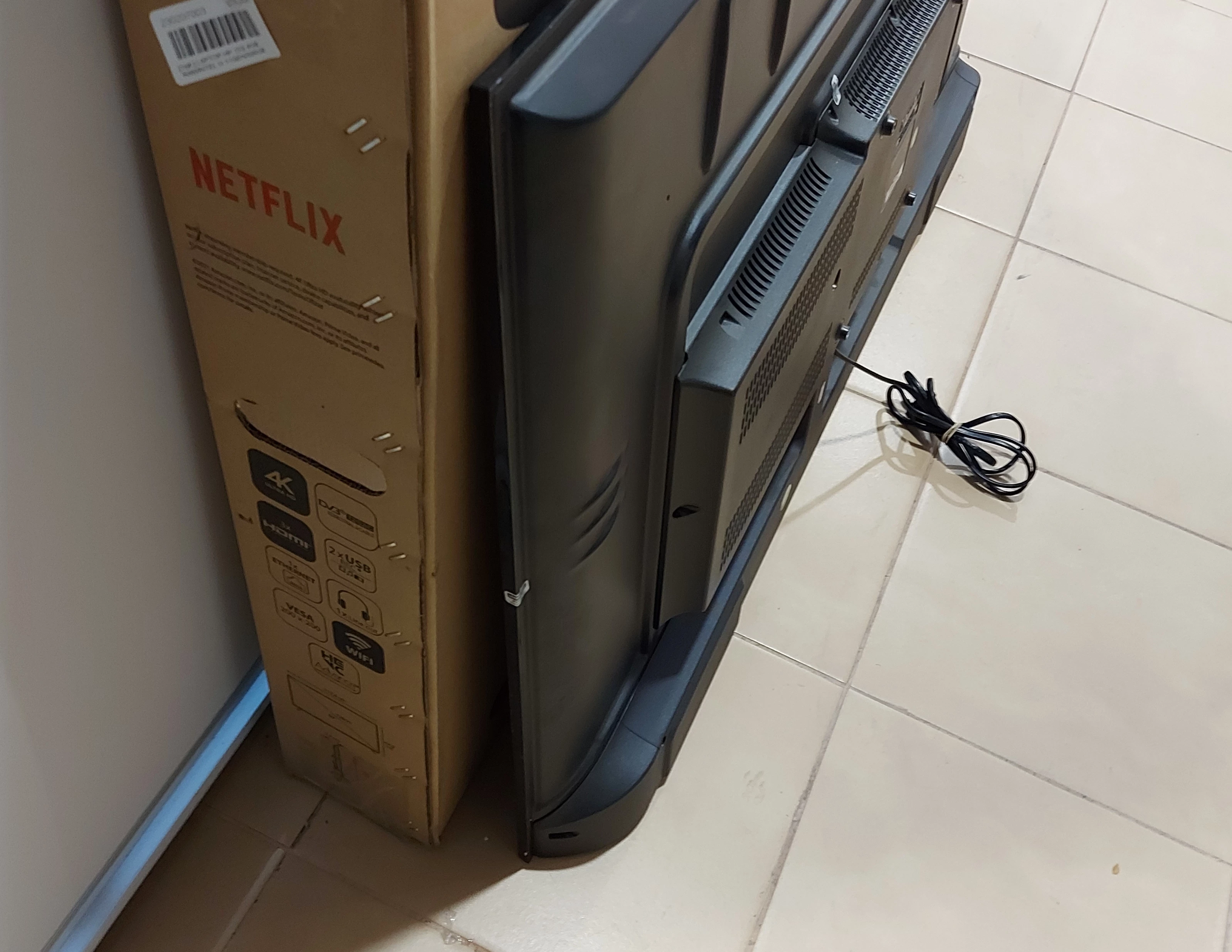 telewizor-selecline-50s211-komplet-pf-smart-tv-inny-system-producenta