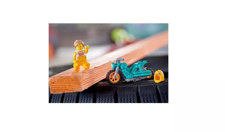 LEGO CITY 60310 MOTOCYKL KASKADERSKI Z KURCZAKIEM