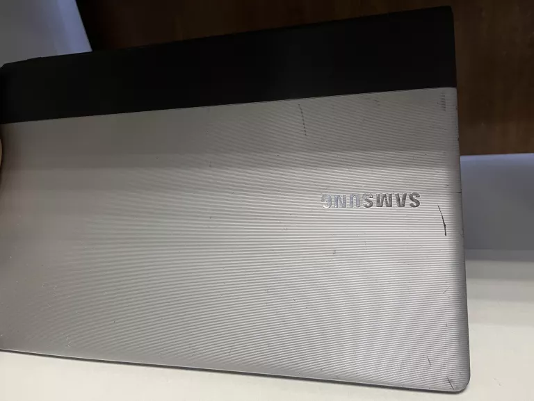 LAPTOP SAMSUNG NP3005E+ZASILACZ