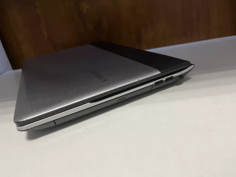 LAPTOP SAMSUNG NP3005E+ZASILACZ