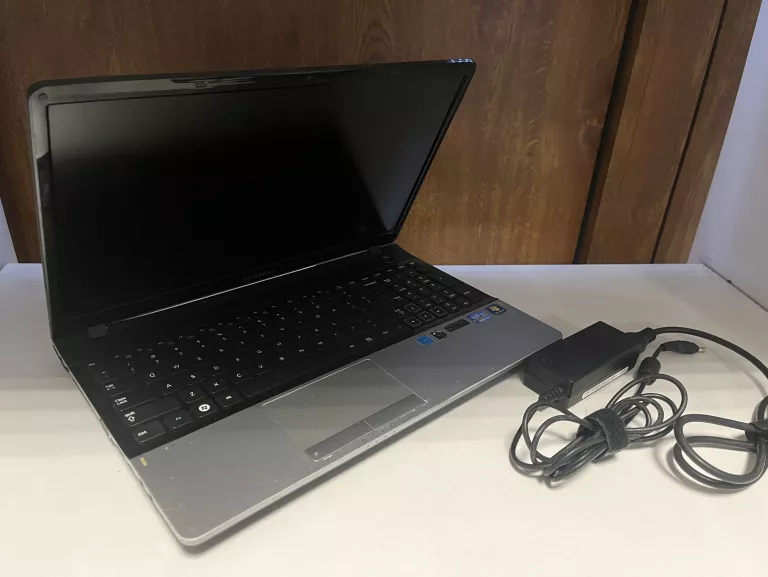 LAPTOP SAMSUNG NP3005E+ZASILACZ