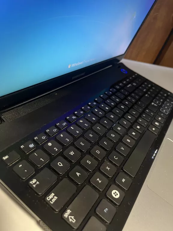 LAPTOP SAMSUNG NP3005E+ZASILACZ
