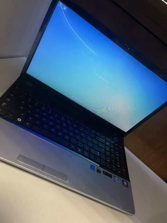 LAPTOP SAMSUNG NP3005E+ZASILACZ