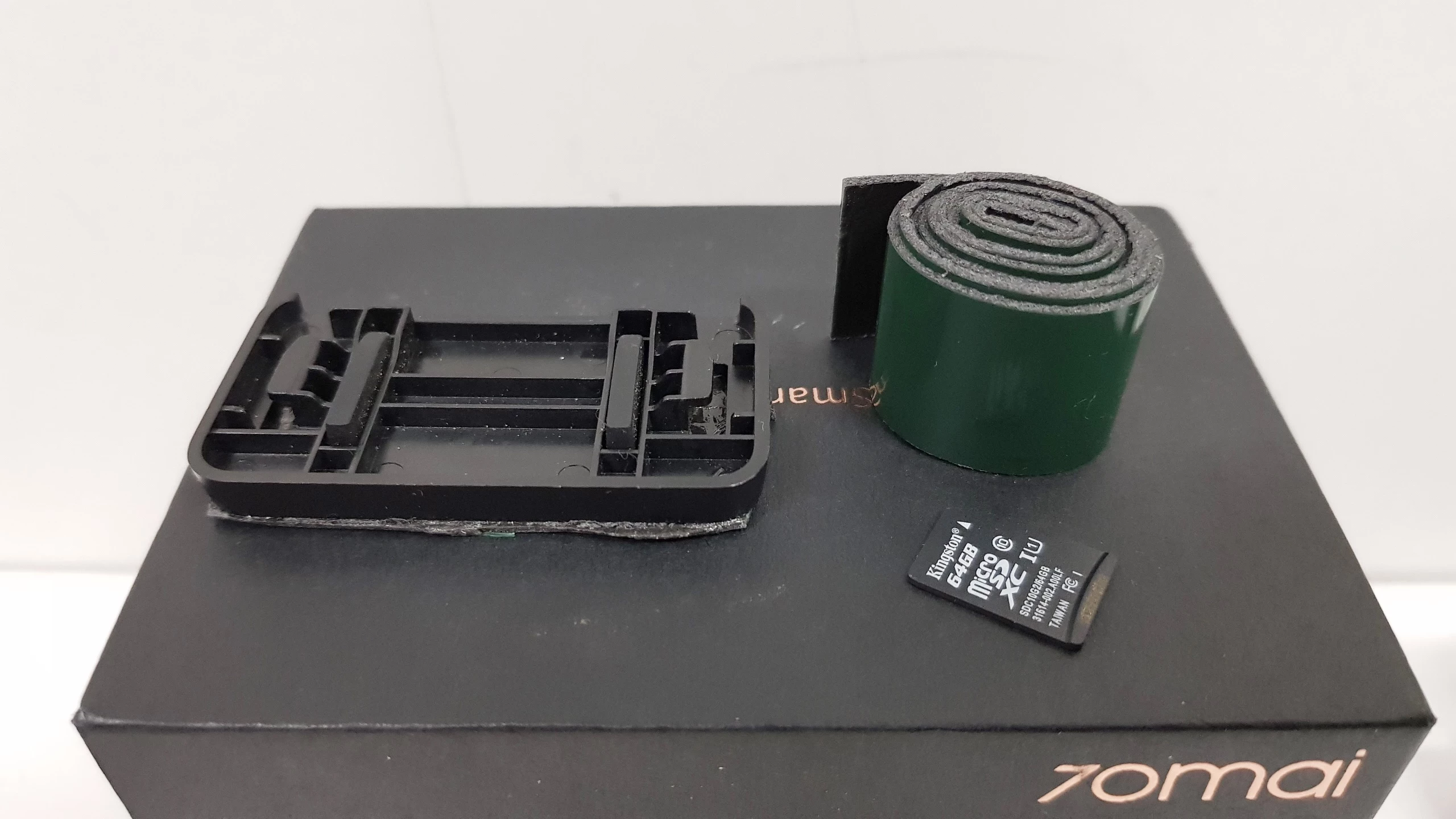 wideorejestrator-70mai-midrive-d02-karta-pamieci-w-zestawie-64-gb