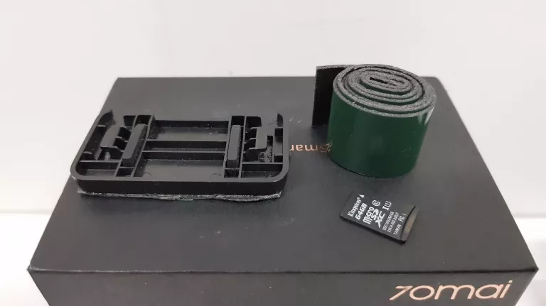 wideorejestrator-70mai-midrive-d02-karta-pamieci-w-zestawie-64-gb