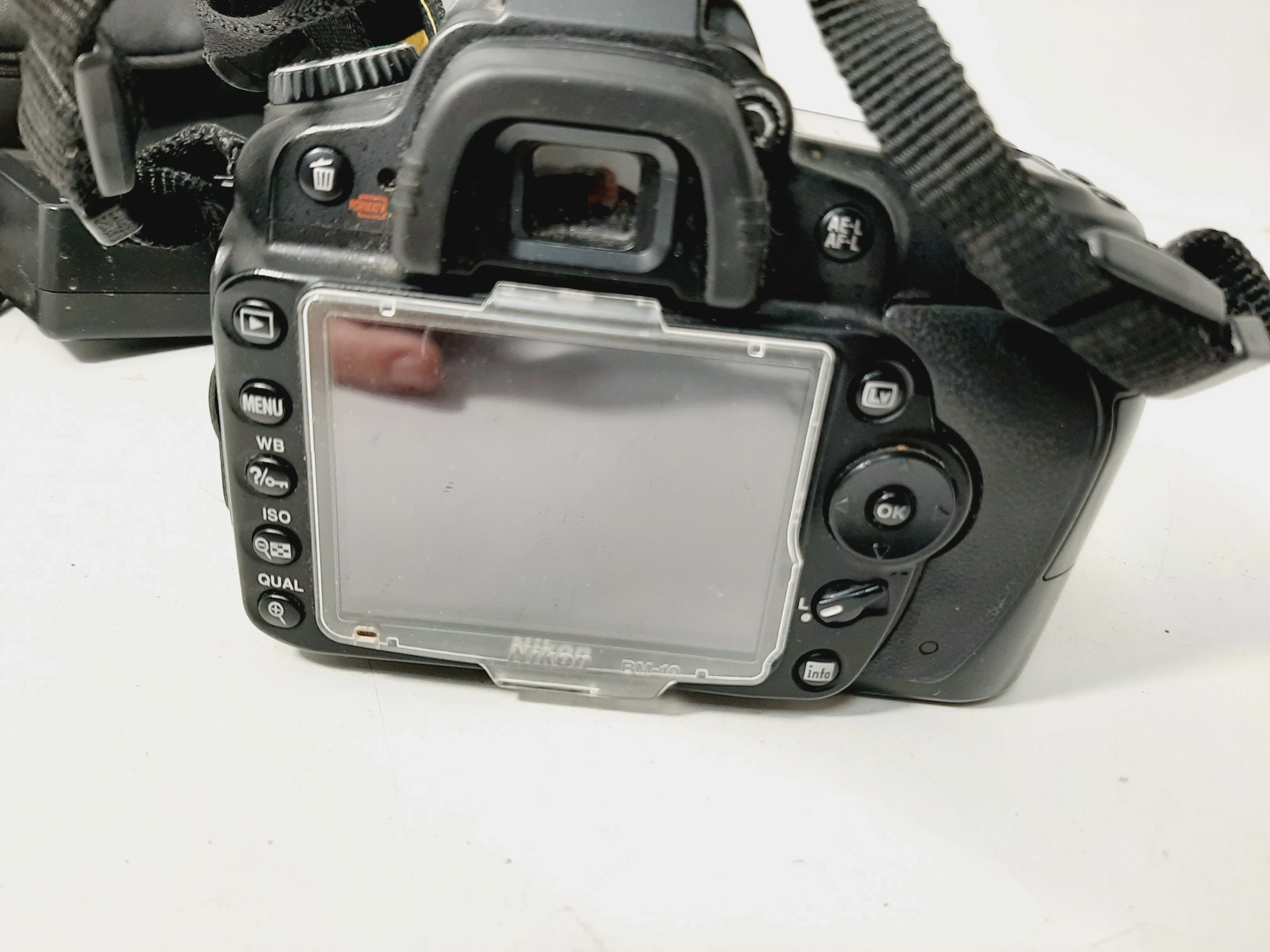 nikon-d90-obiektyw-nikkor-18-105mm-w-zestawie-korpus-obiektyw