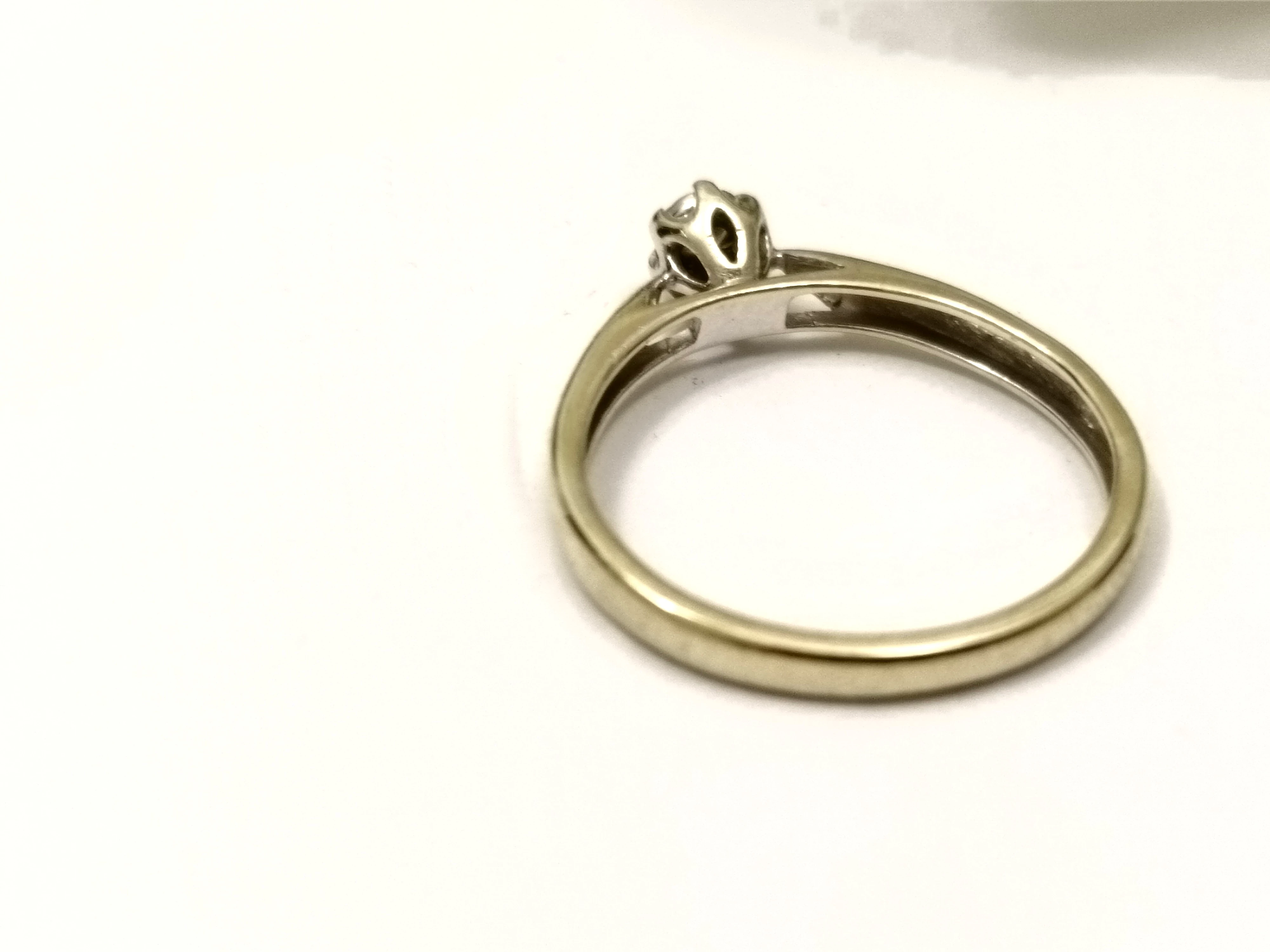 zloty-pierscionek-z-brylantem-164gr-585-rodzaj-2205-2