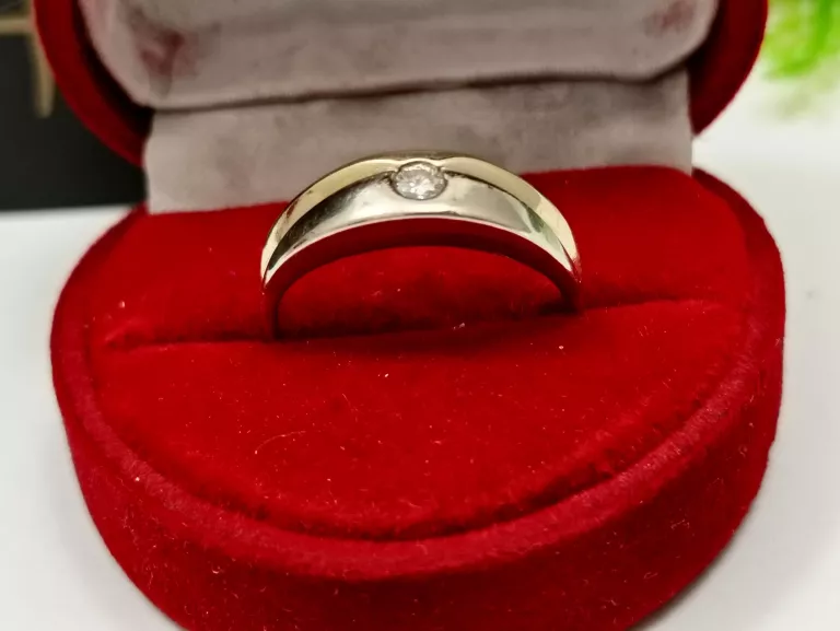 ZŁOTY PIERŚCIONEK Z DIAMENTEM 3,92GR 585