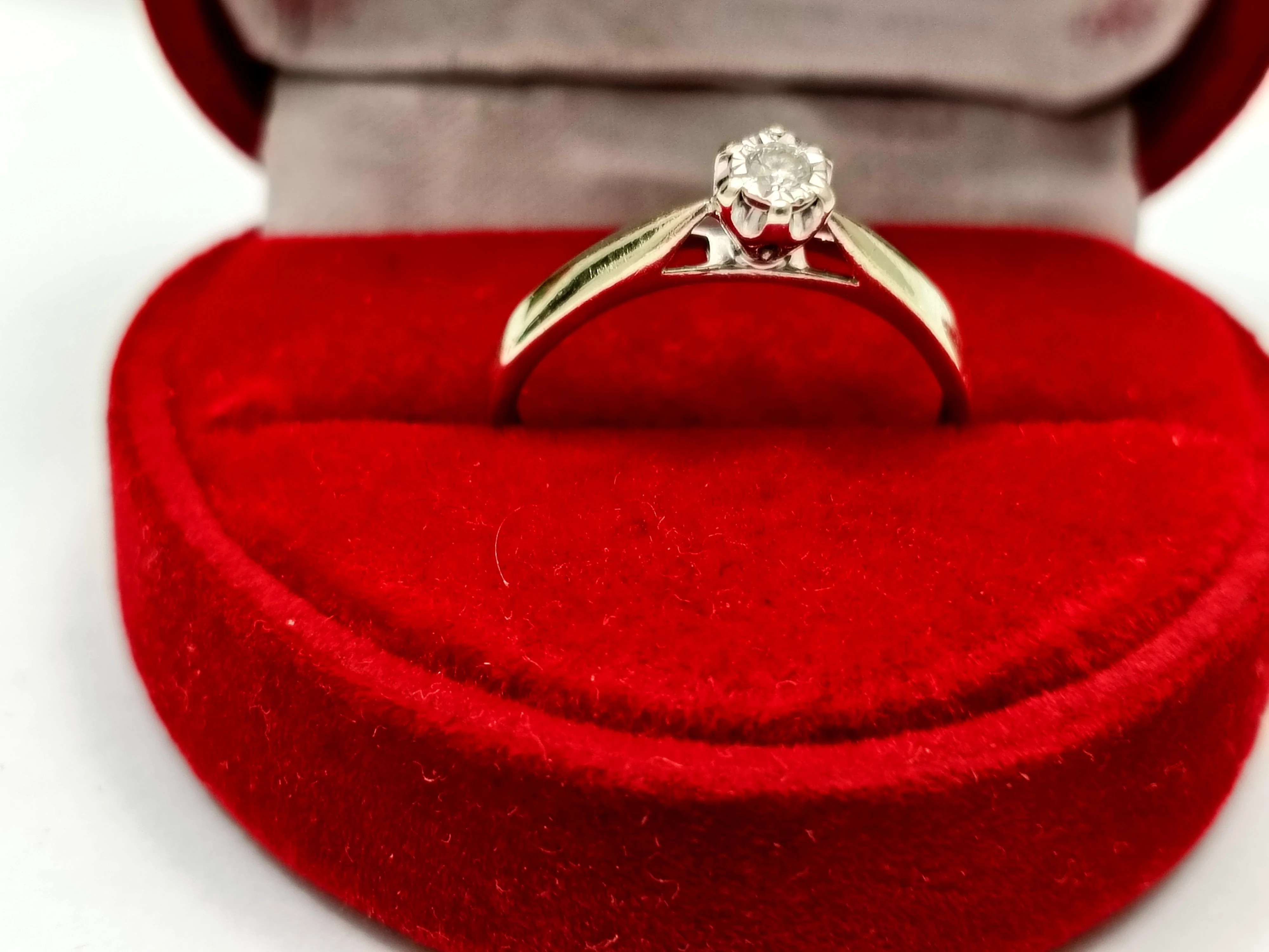 zloty-pierscionek-z-brylantem-164gr-585-stan-11323-2