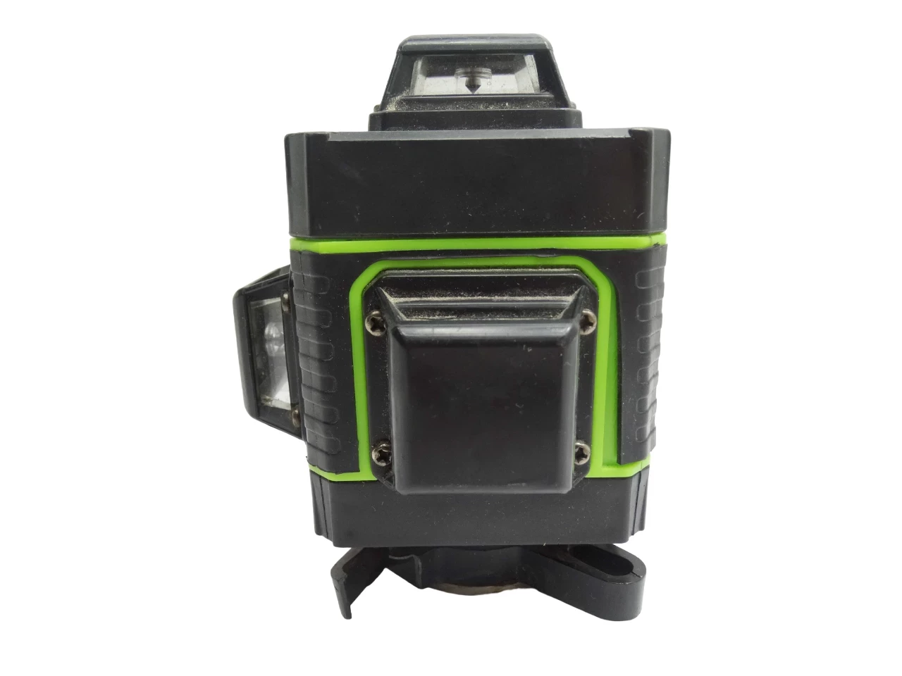 laser-krzyzowy-deko-50m-na-czesci-wlacza-sie-stan-po-zwrocie