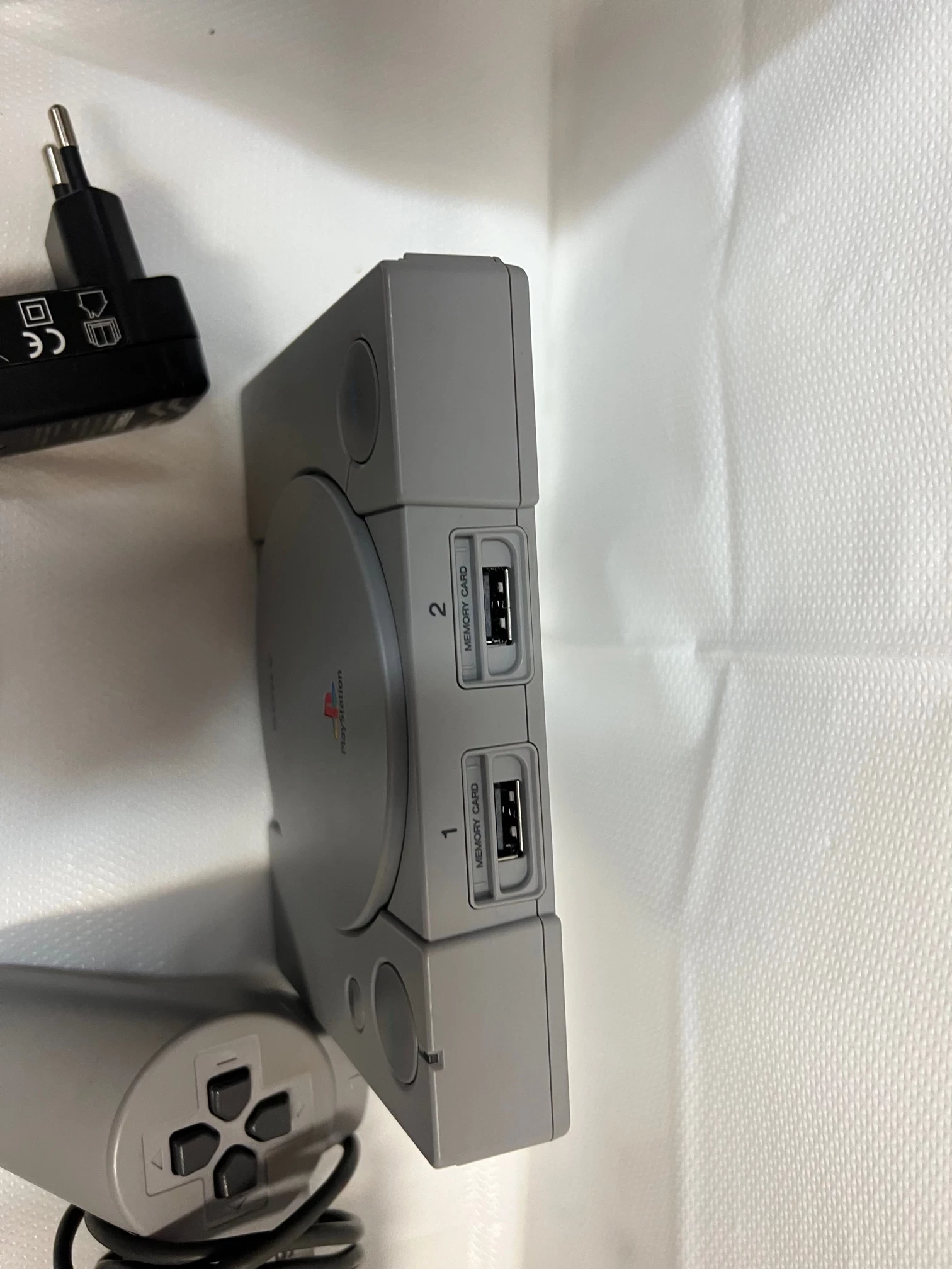 konsola-sony-playstation-classic-scph-1000r-wersja-konsoli-classic