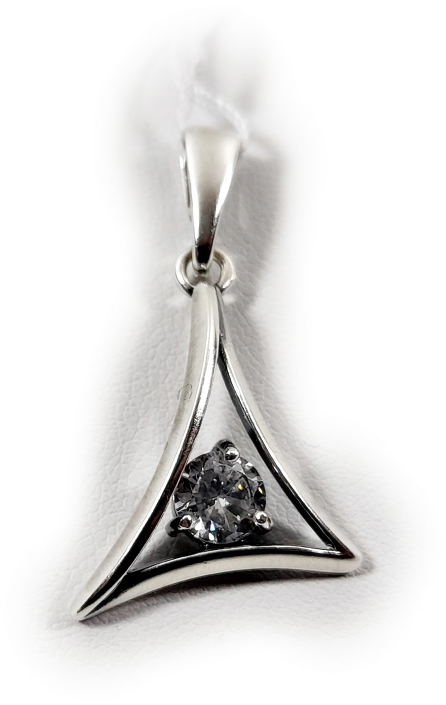 srebro-925-trojkatna-zawieszka-z-cyrkonia-28g-material-srebro