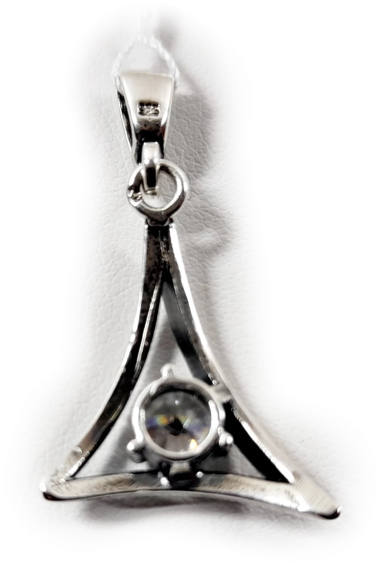 srebro-925-trojkatna-zawieszka-z-cyrkonia-28g-marka-inna-marka