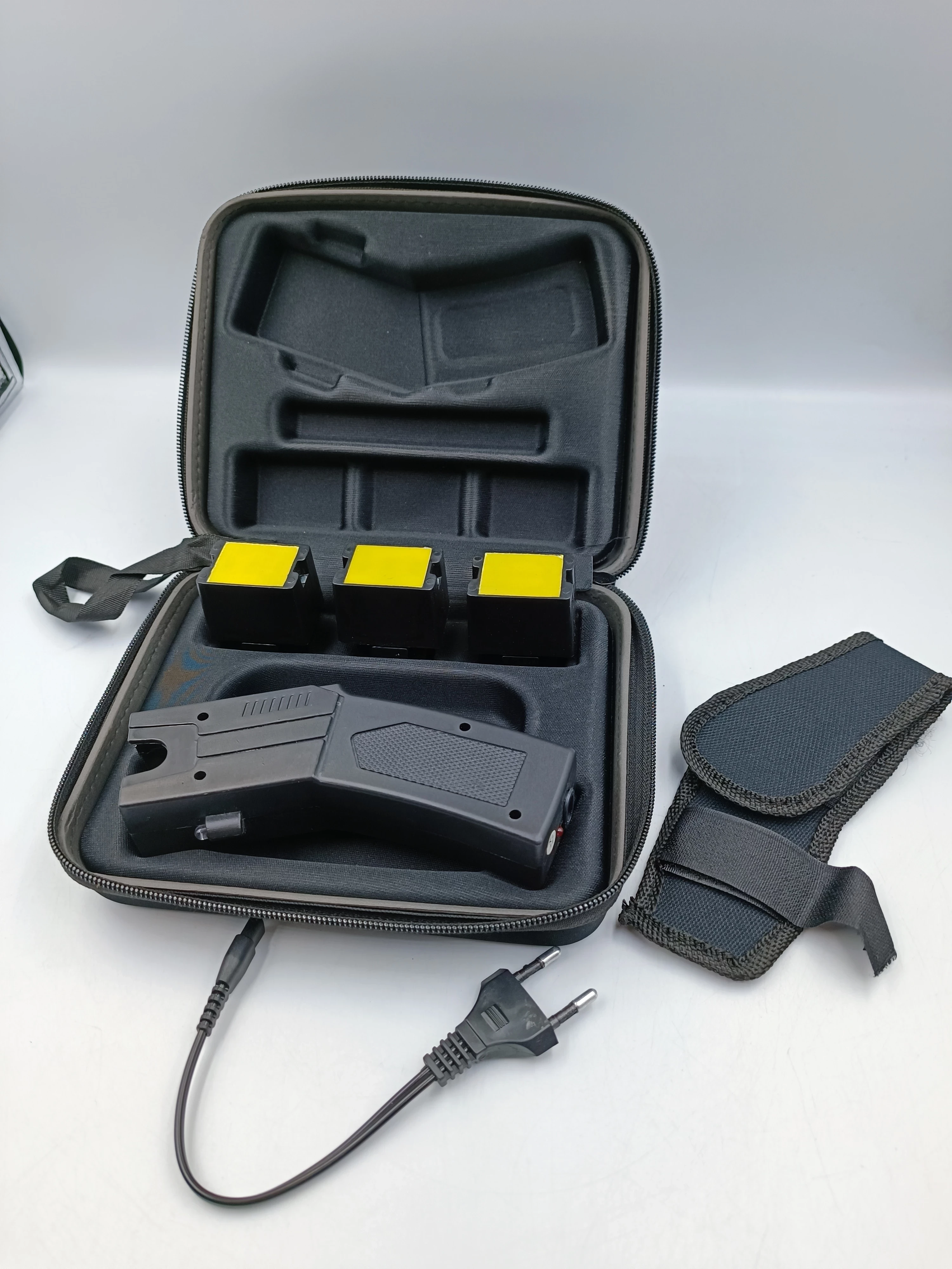 paralizator-blackfire-blaster-black-3-naboje-etui-bronowicka-80-krakow