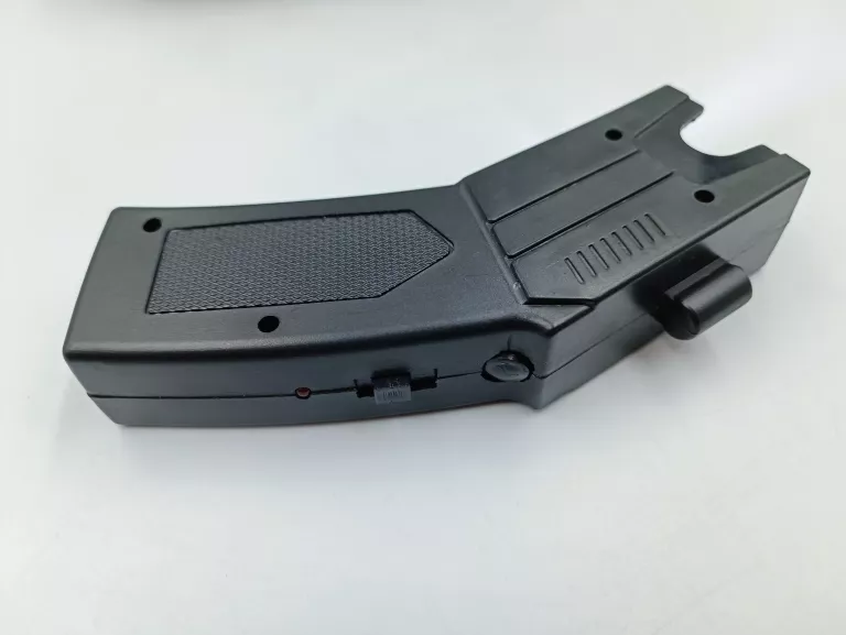 paralizator-blackfire-blaster-black-3-naboje-etui-model-tornado