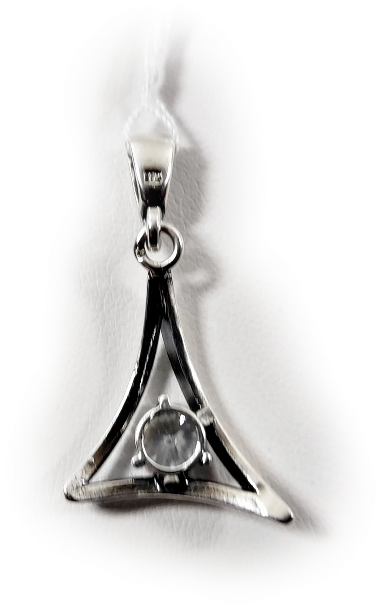 srebro-925-trojkatna-zawieszka-z-cyrkonia-28g-stan-uzywany