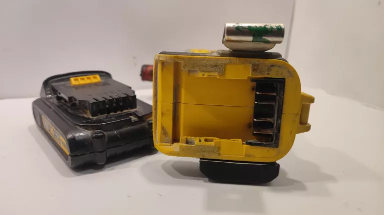 zakretarka-dewalt-dcf-886-uszkodzony-aku-15-ah-maksymalna-srednica-srub-m14