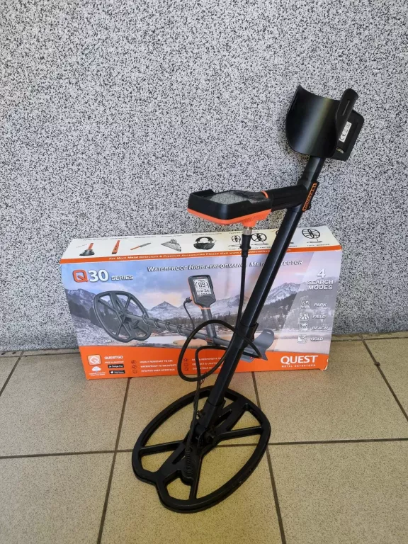 QUEST Q30 WYKRYWACZ METALI