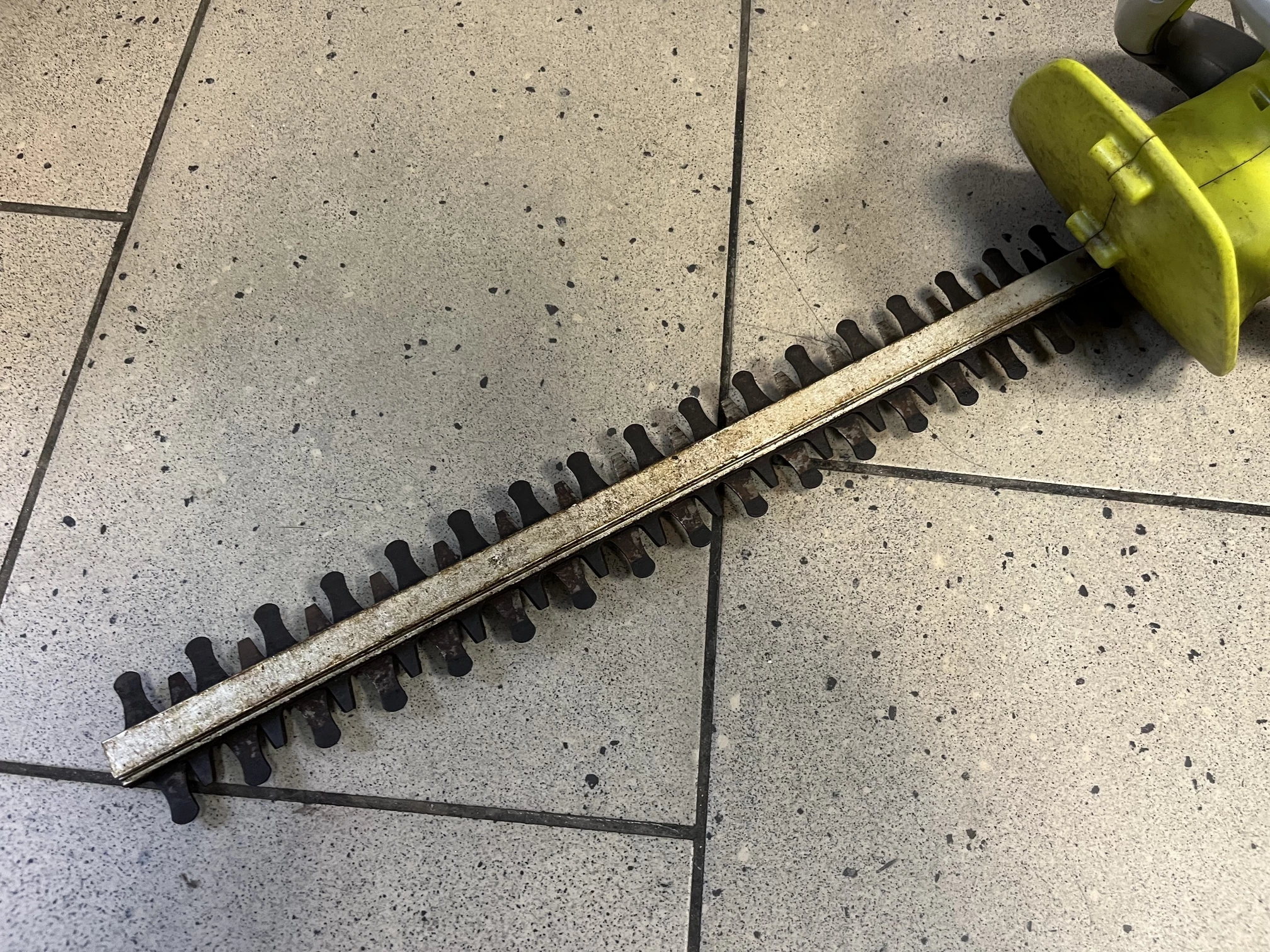 nozyce-do-zywoplotu-ryobi-rht-4245-stan-uzywany