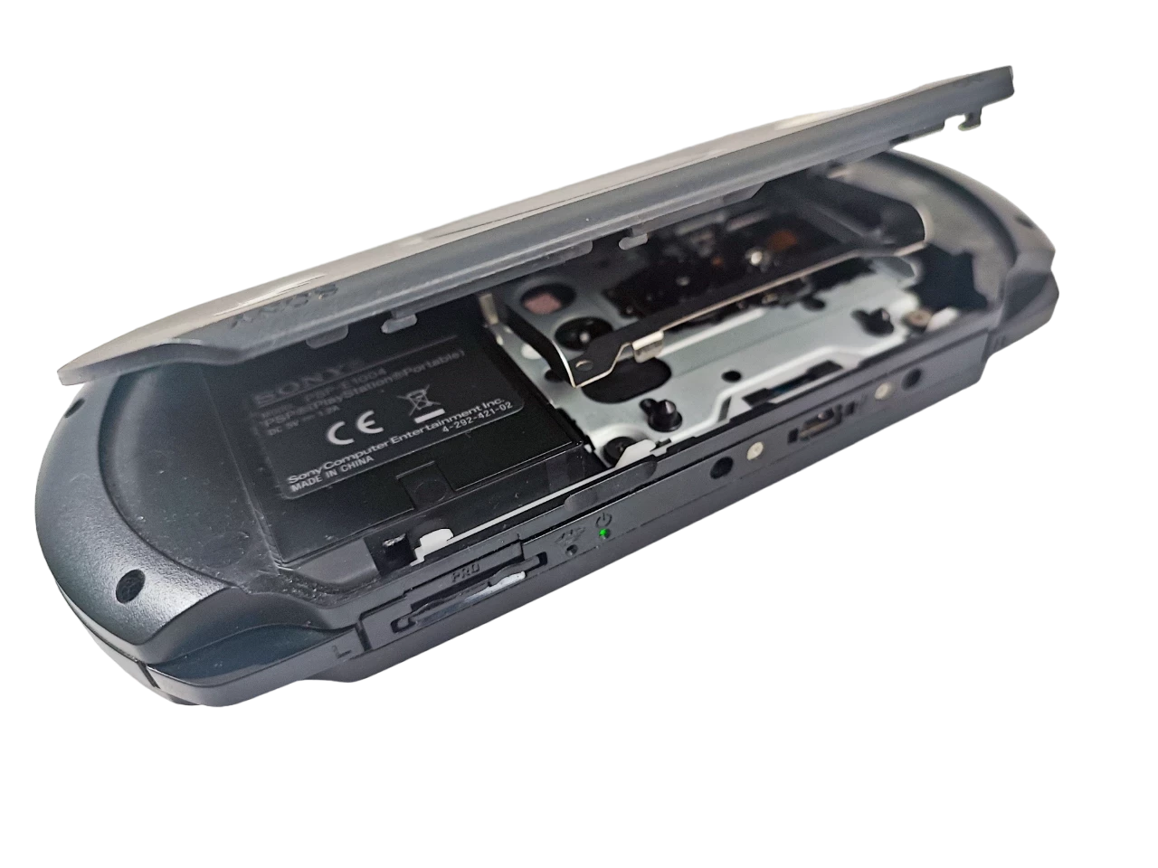 konsola-psp-street-e1004-slim-etui-product-id-ba1e34f8-c27f-4927-aaa3-c2456330fbad