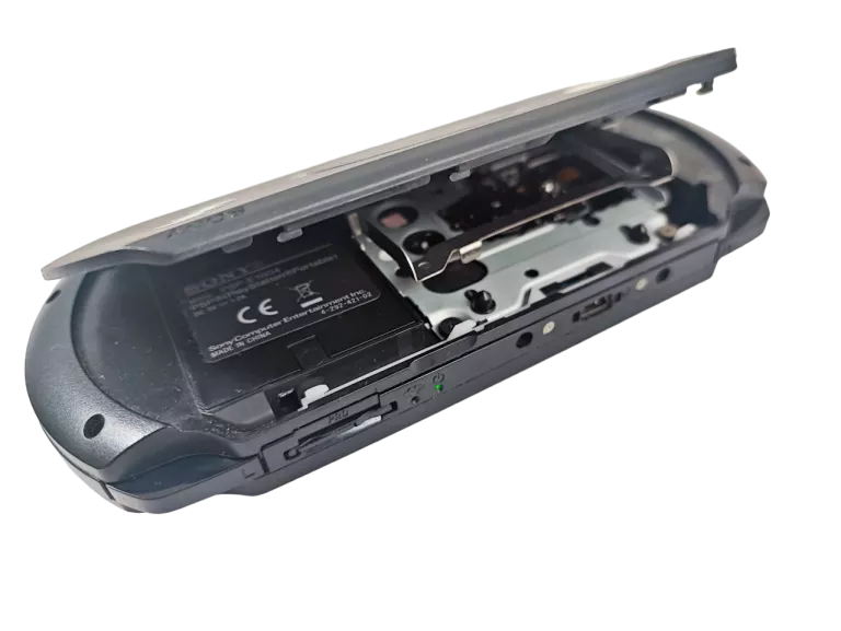 konsola-psp-street-e1004-slim-etui-product-id-ba1e34f8-c27f-4927-aaa3-c2456330fbad