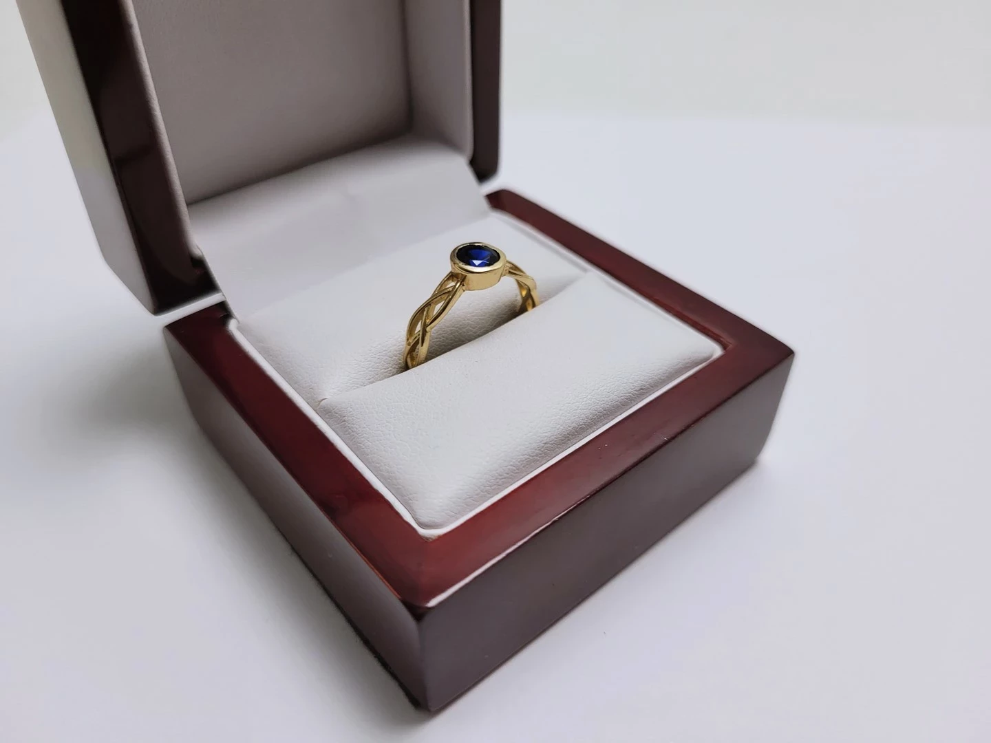 piekny-zloty-pierscionek-205g-pr585-r16-stan-11323-2