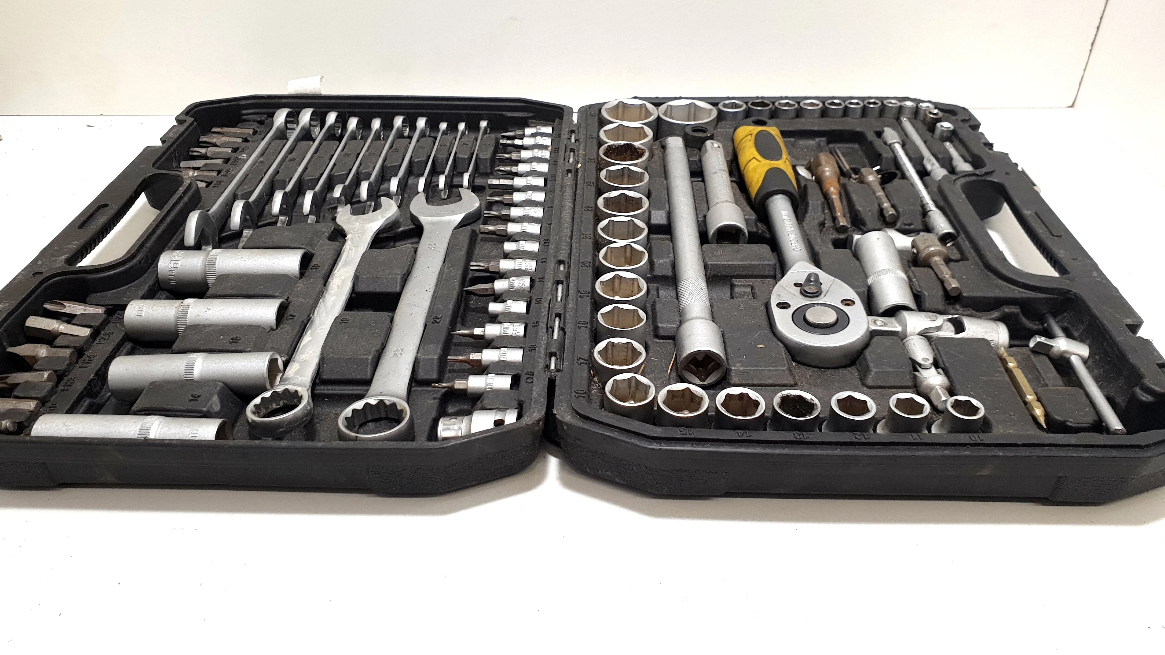 zestaw-kluczy-nasadowych-klucze-fachman-94-szt-ean-gtin-5901694464558