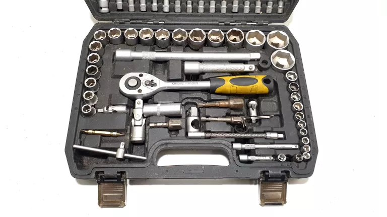 zestaw-kluczy-nasadowych-klucze-fachman-94-szt-stan-uzywany