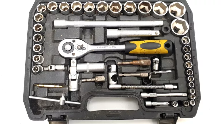 zestaw-kluczy-nasadowych-klucze-fachman-94-szt-liczba-elementow-w-zestawie-94