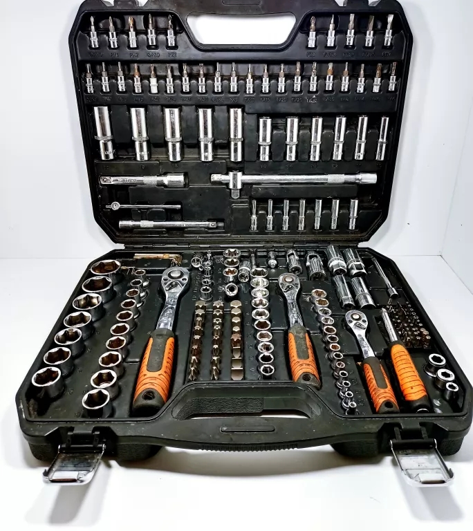 ZESTAW KLUCZY NEO TOOLS 182 PCS