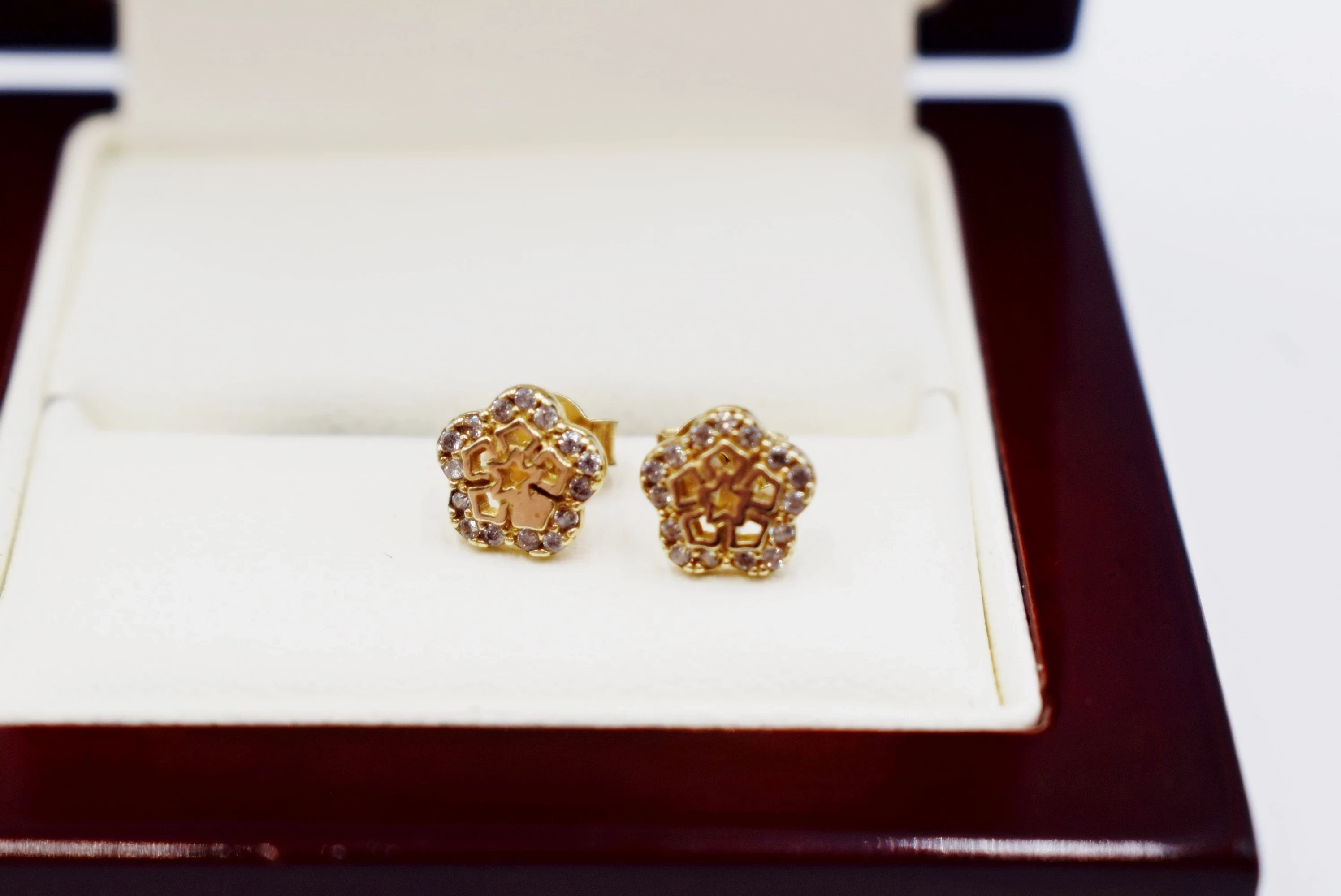 wyjatkowe-zlote-kolczyki-cyrkonie-333-12g-sztyft-material-15835-2