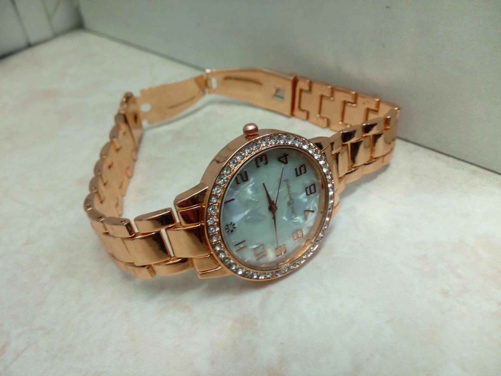 zegarek-damski-marki-leo-bernard-rodzaj-analogowe