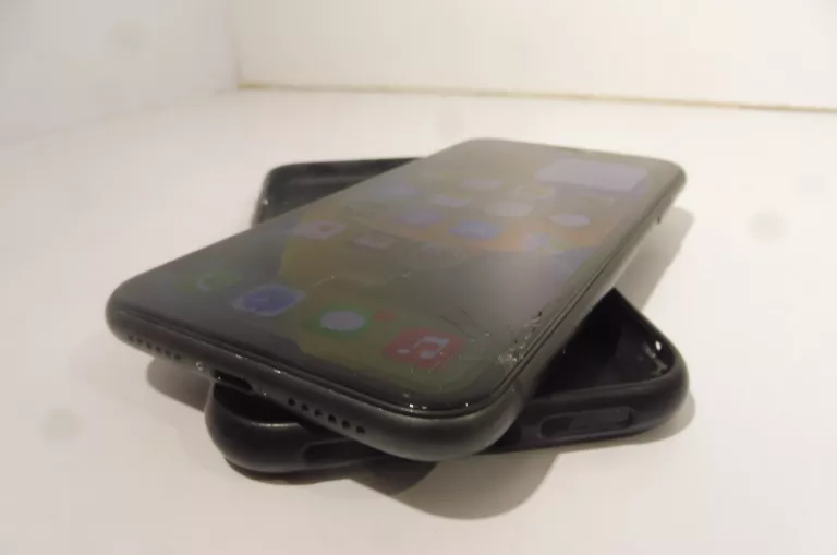 TELEFON IPHONE 11 64 GB KONDYCJA 85% ZBITY