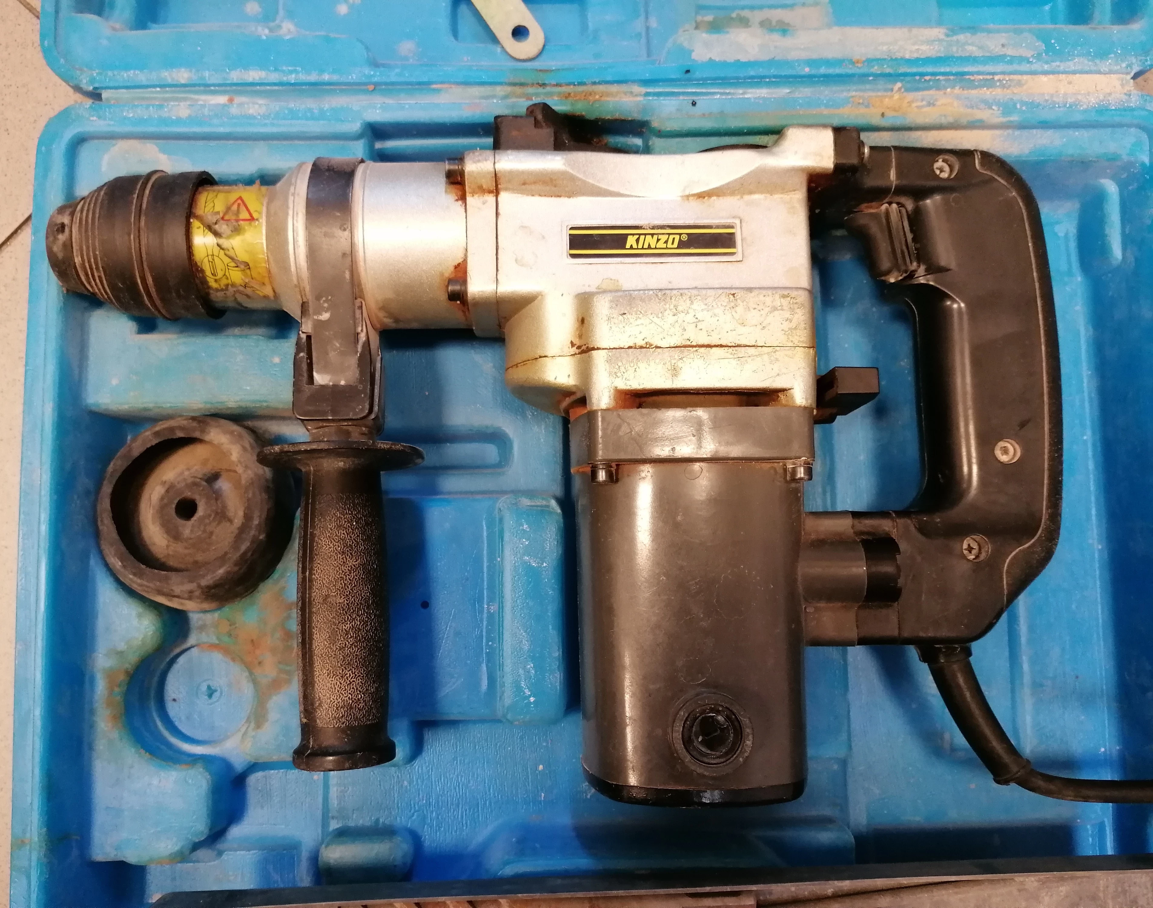 mlotowiertarka-kinzo-25c20-walizka-marka-kinzo