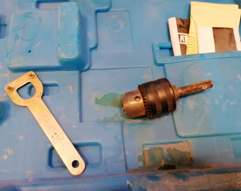 mlotowiertarka-kinzo-25c20-walizka-stan-uzywany