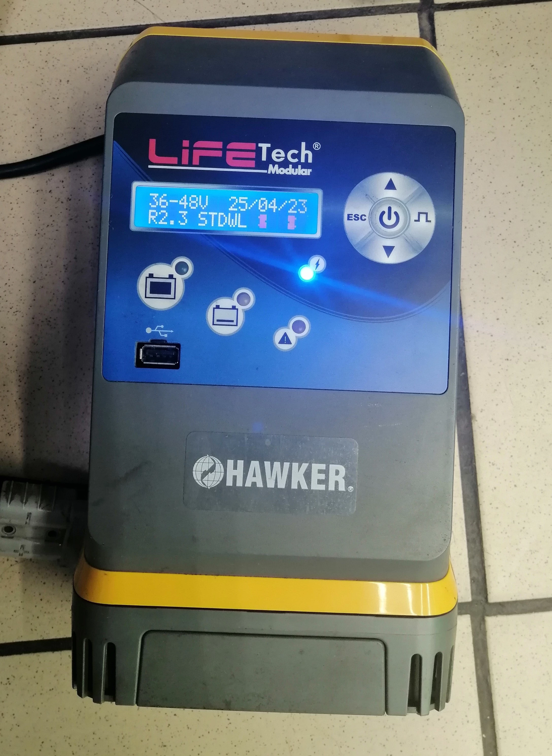 prostownik-hawker-enersys-tc1-lt-48v-18a-natezenie-maksymalne-18