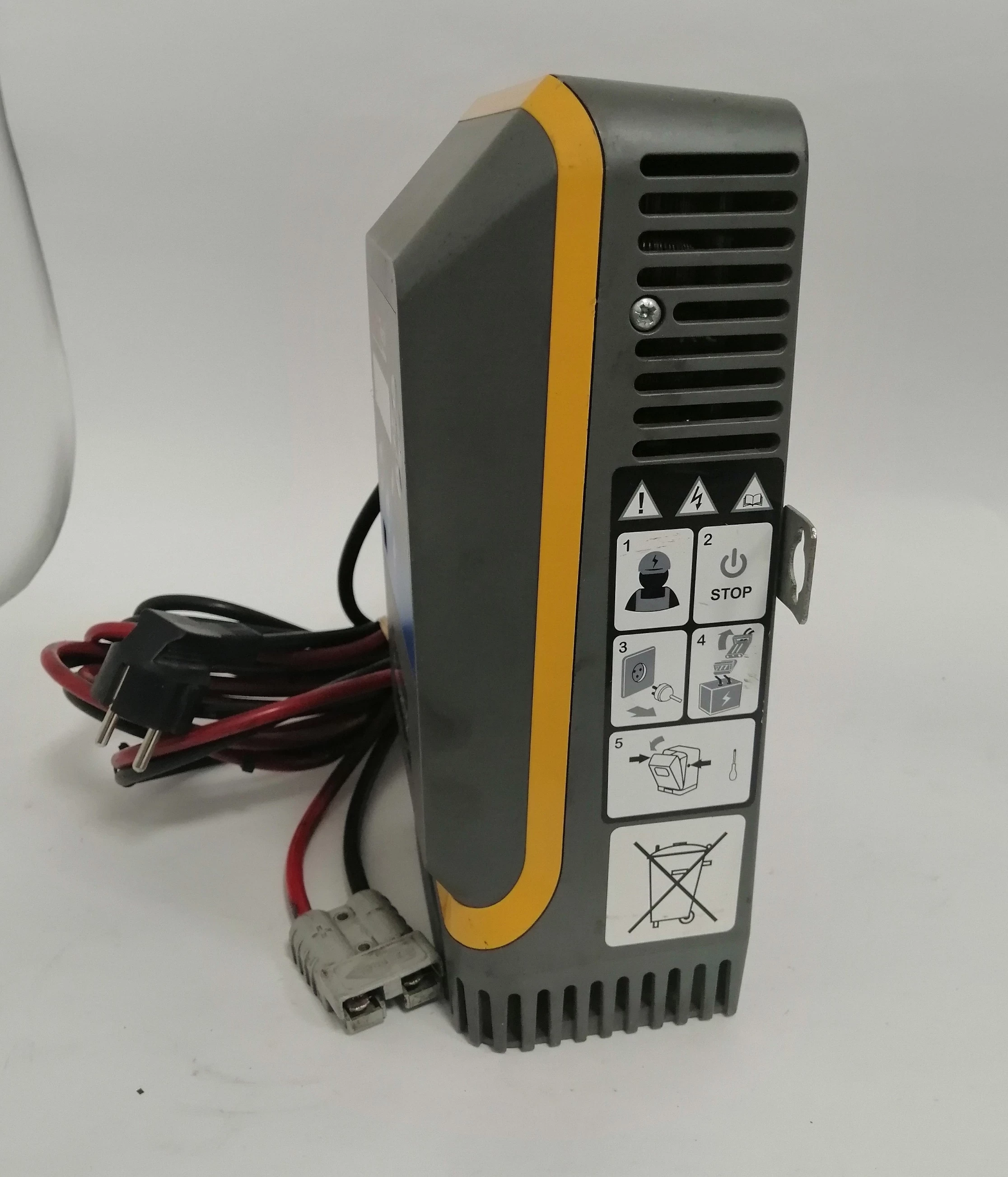 prostownik-hawker-enersys-tc1-lt-48v-18a-stan-uzywany