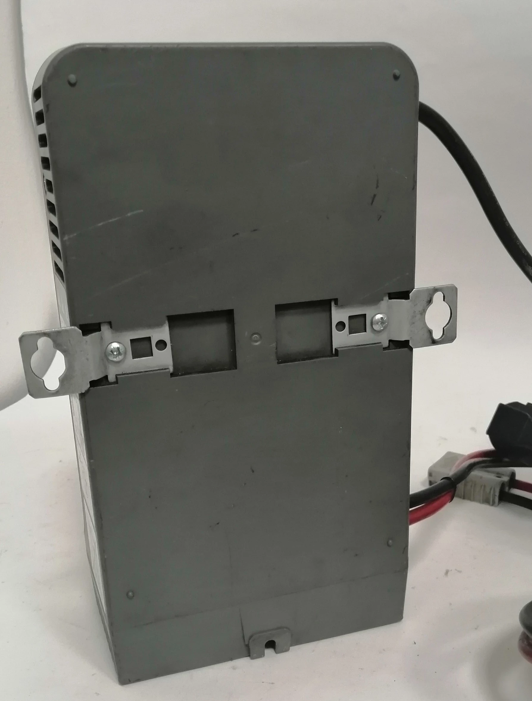 prostownik-hawker-enersys-tc1-lt-48v-18a-natezenie-maksymalne-18