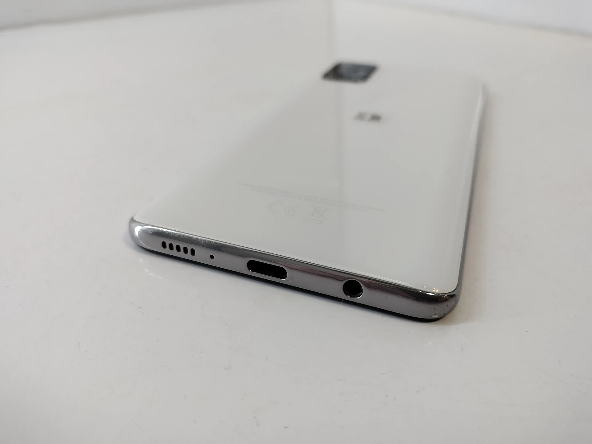 samsung-galaxy-a51-128gb-bialy-opis-stan-uszkodzony