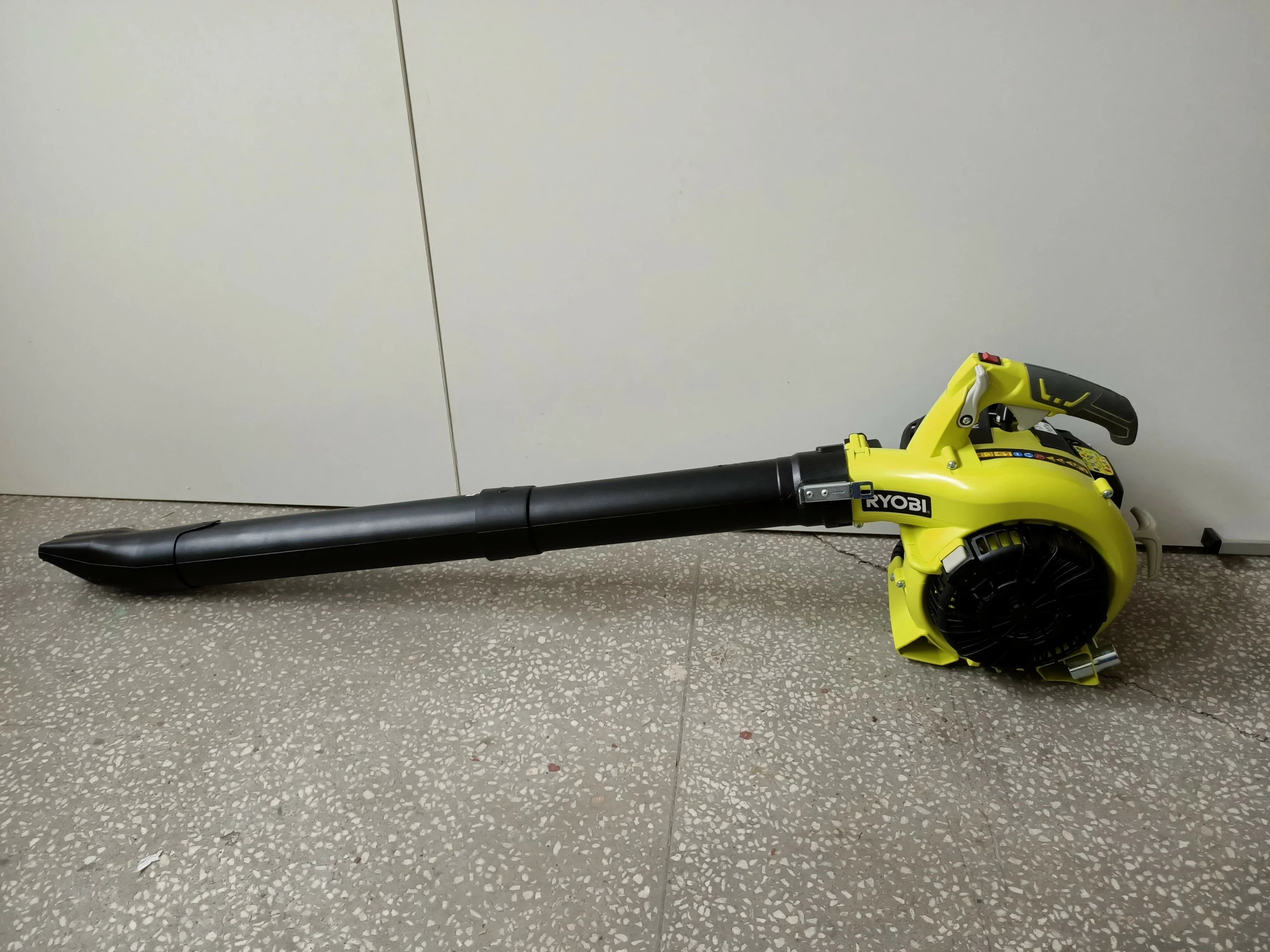 dmuchawa-do-lisci-ryobi-rbv26b-320kmh-komplet-stan-uzywany